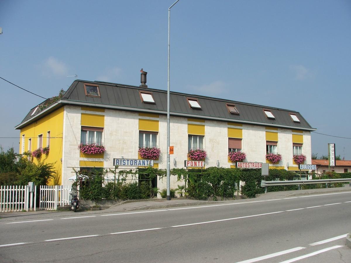 Hotel Ponte Autostrada Серіате Екстер'єр фото